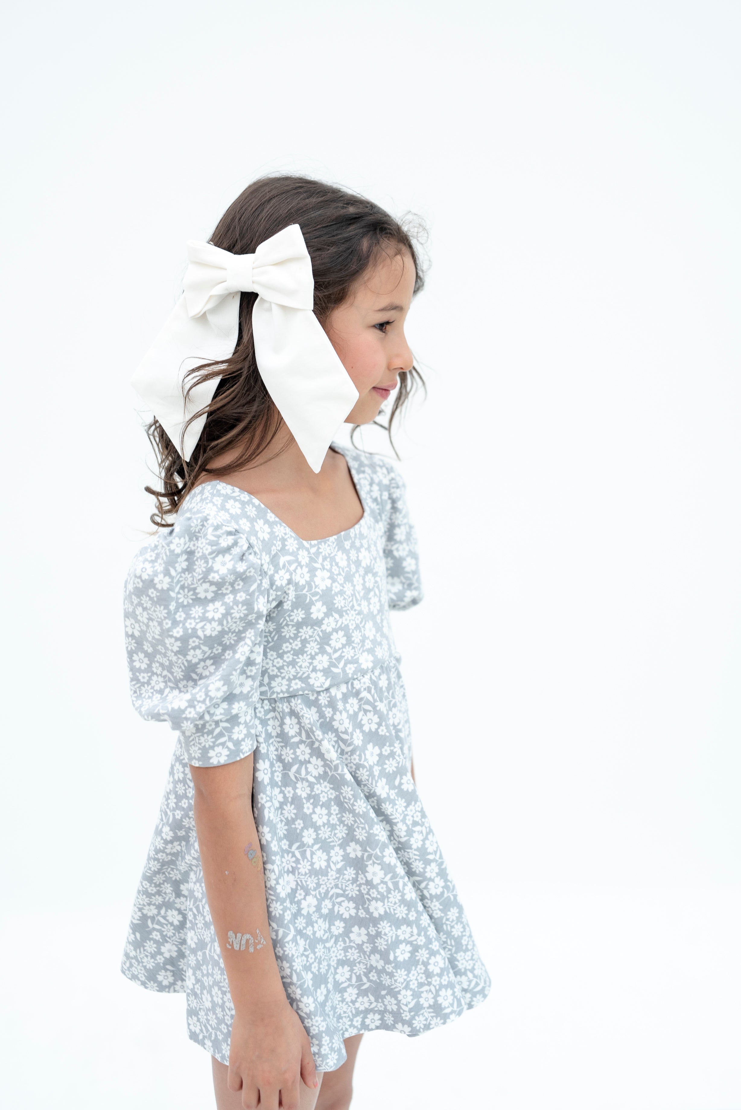 VESTIDO MAGNOLIA MINI GRIS FLORAL